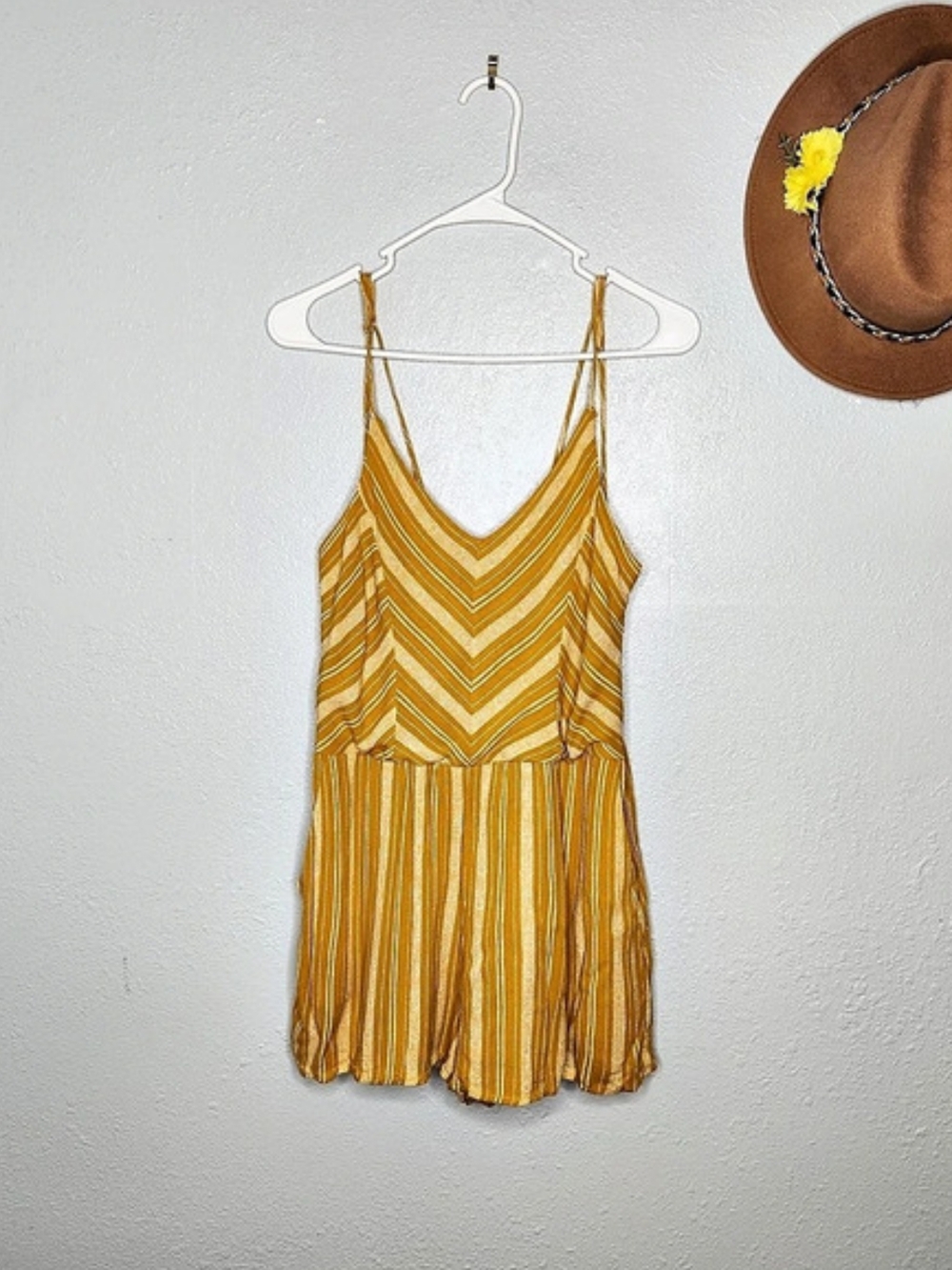 One Clothing Size M Yellow & White Geometric Romper - Picture 2 of 5